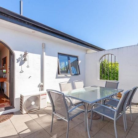 Lakefront Villa - Waitahanui Holiday Home 외부 사진