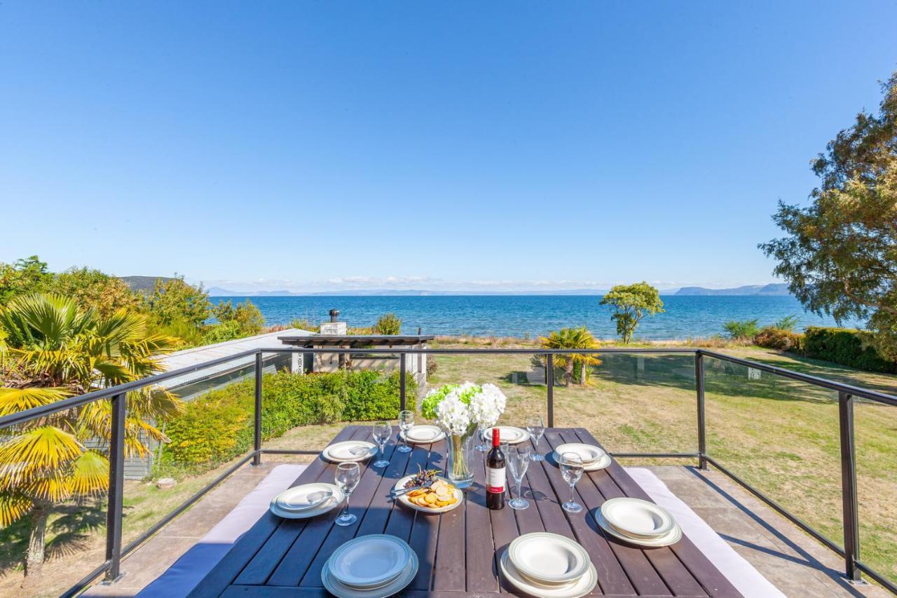 Lakefront Villa - Waitahanui Holiday Home 외부 사진