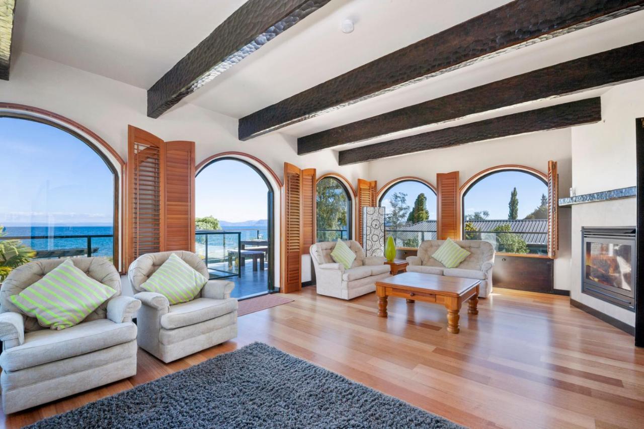 Lakefront Villa - Waitahanui Holiday Home 외부 사진