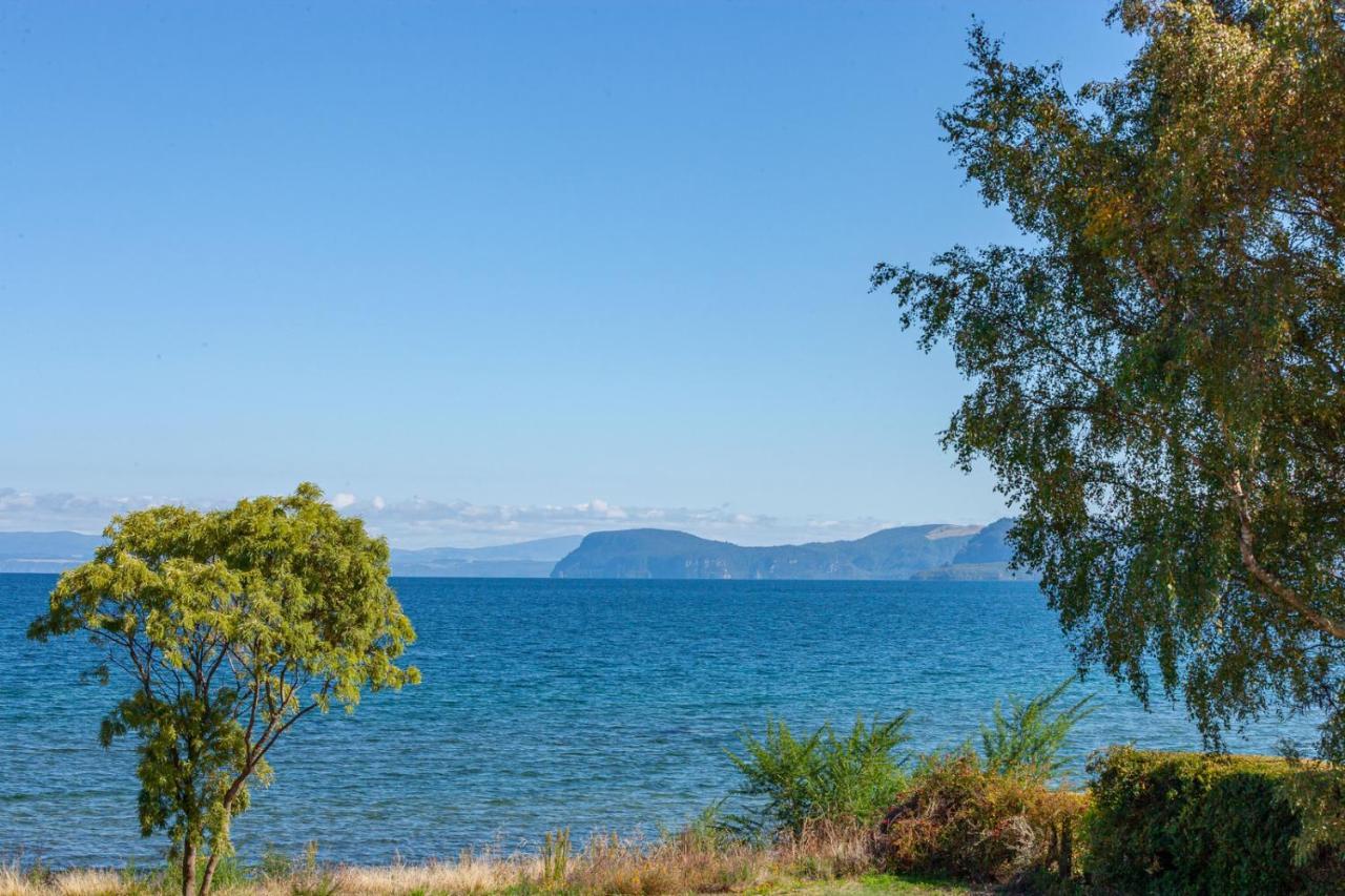 Lakefront Villa - Waitahanui Holiday Home 외부 사진
