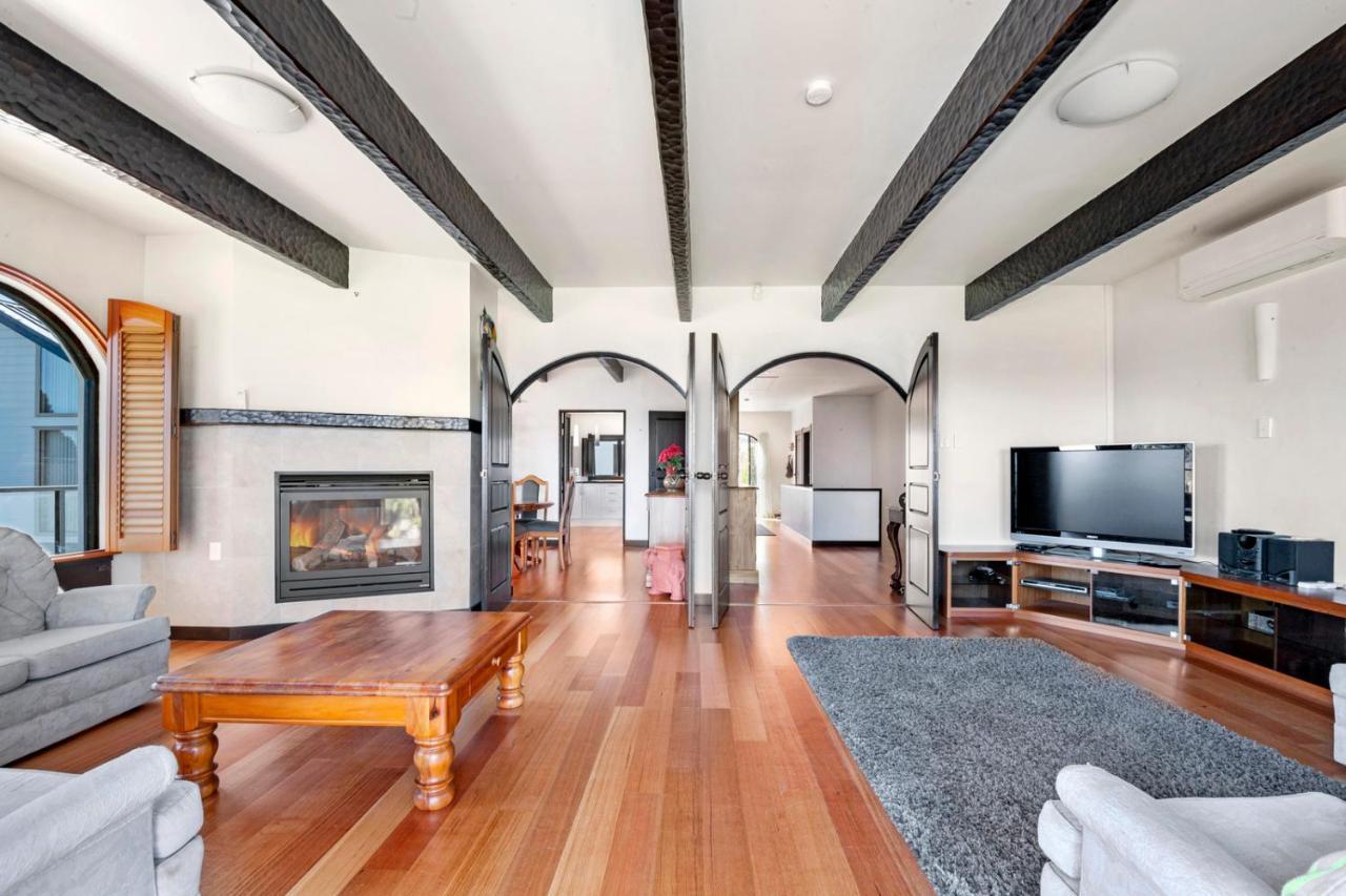 Lakefront Villa - Waitahanui Holiday Home 외부 사진