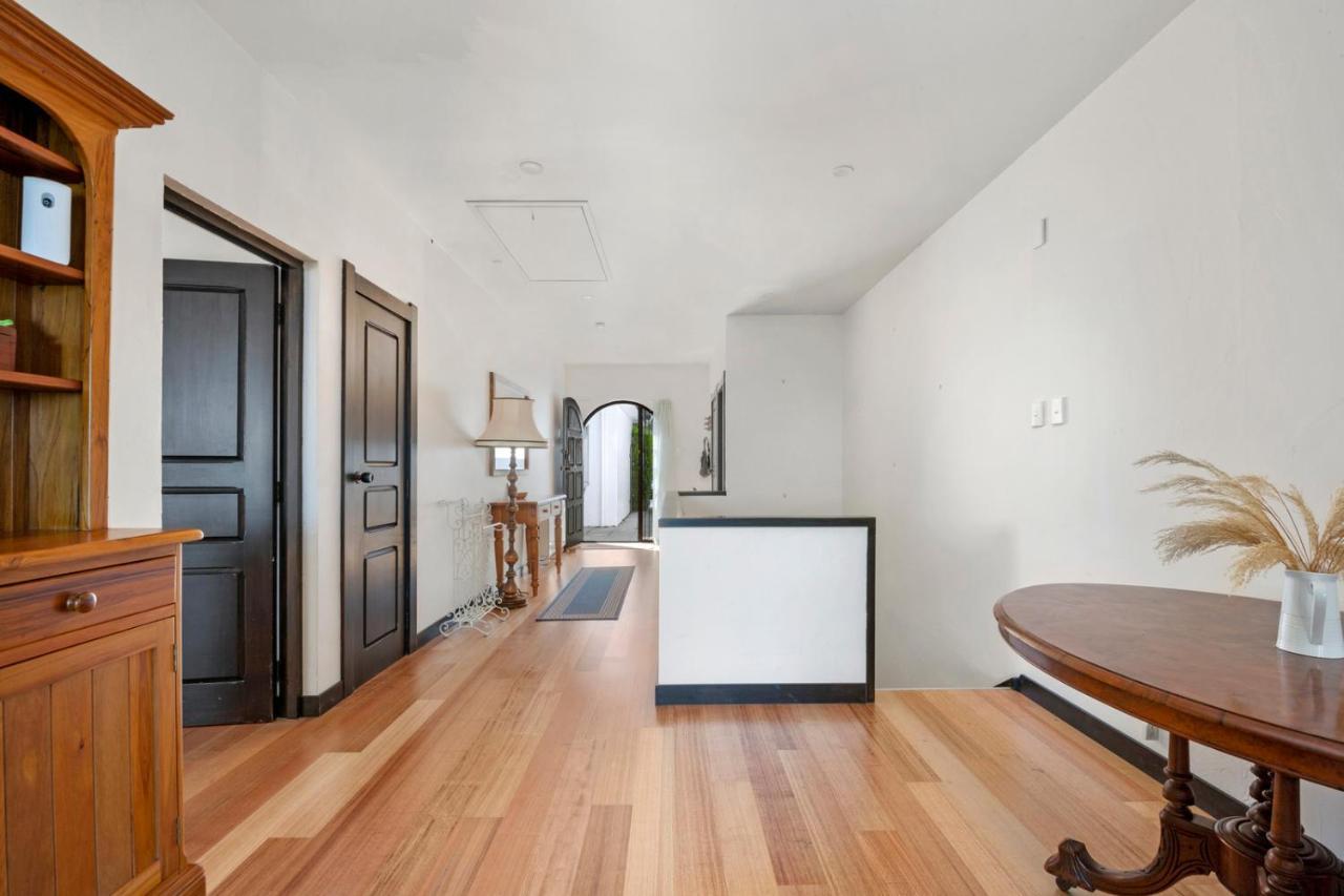Lakefront Villa - Waitahanui Holiday Home 외부 사진
