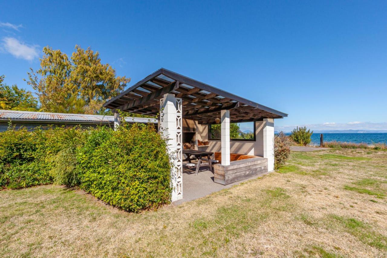 Lakefront Villa - Waitahanui Holiday Home 외부 사진