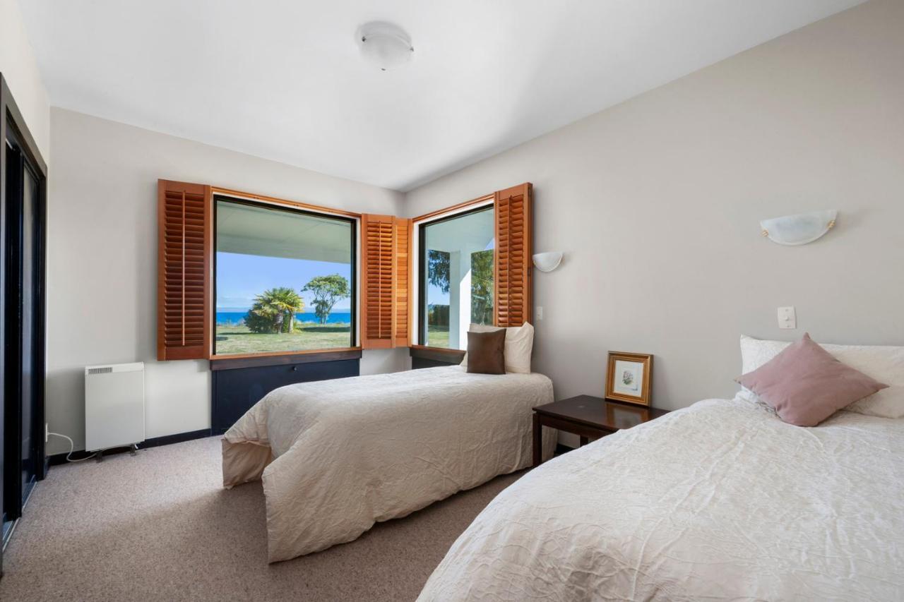 Lakefront Villa - Waitahanui Holiday Home 외부 사진