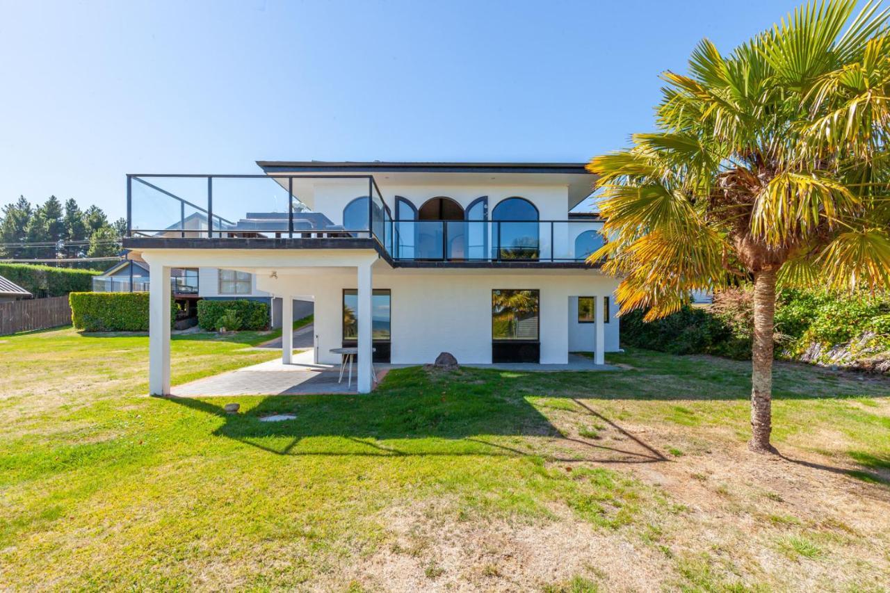 Lakefront Villa - Waitahanui Holiday Home 외부 사진