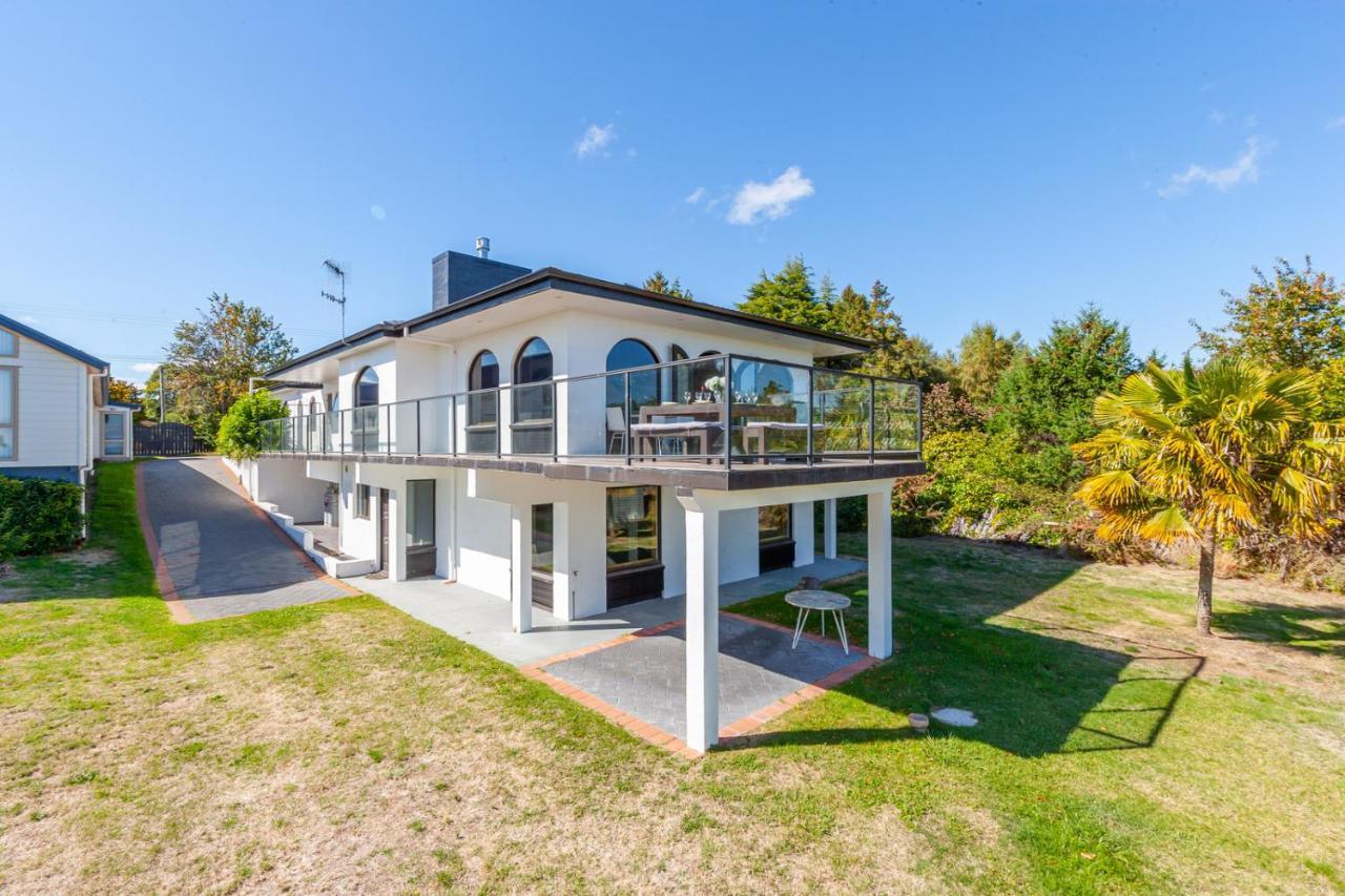 Lakefront Villa - Waitahanui Holiday Home 외부 사진