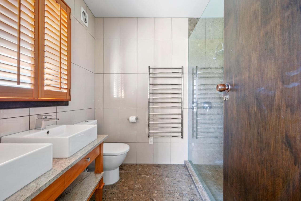 Lakefront Villa - Waitahanui Holiday Home 외부 사진