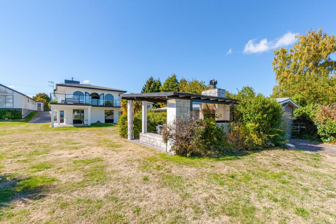 Lakefront Villa - Waitahanui Holiday Home 외부 사진